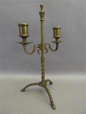 Messing-Kerzenständer in gotischer Stilform, 19./20. Jhdt. - Antiques, art and jewellery