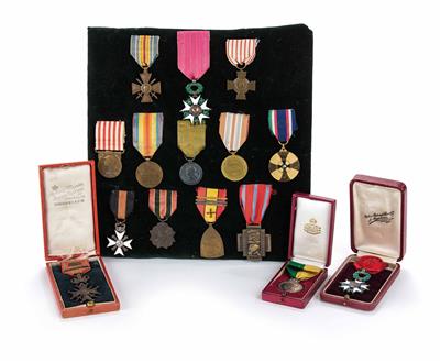 Konvolut von 15 Orden, Ehrenzeichen und Medaillen - Antiques, art and jewellery