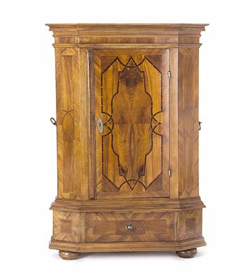 Niederer Eckschrank im Barockstil - Arte, antiquariato e gioielli