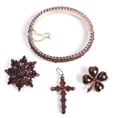 1 Granatarmreif, 2 Damennadeln, 1 Angehänge - Antiques, art and jewellery