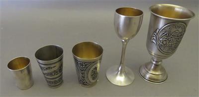 5 verschiedene Becher und Stamperl - Antiques, art and jewellery