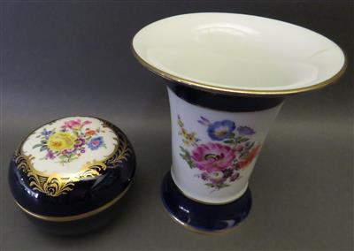 1 Vase, 1 Deckeldose, Meissen, 2. Hälfte 20. Jhdt. - Antiques, art and jewellery