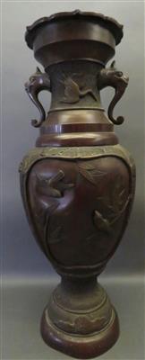 Bronze-Vase, wohl Japan um 1900 - Umění, starožitnosti, šperky