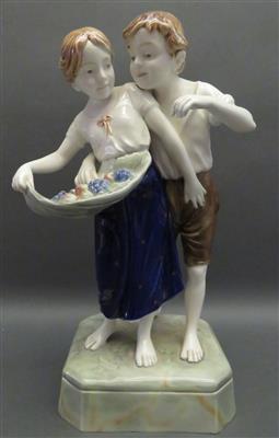 Junge und Mädchen mit Früchten, Ernst Wahliss, Turn/Wien um 1900 - Arte, antiquariato e gioielli