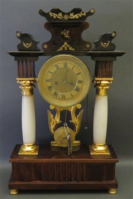 Biedermeier-Kommodenuhr um 1830/40 - Kunst und Antiquitäten