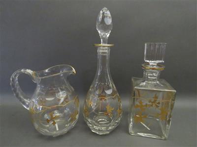 1 Henkelkrug, 1 Whisky- und 1 Likörkaraffe mit Stöpsel, wohl Josephinenhütte, 2. Hälfte 20. Jhdt. - Art and antiques