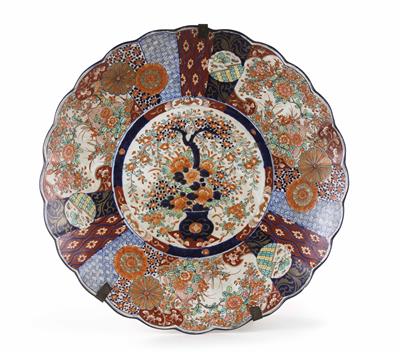 Großer Imari-Teller, Japan 19. Jahrhundert - Schmuck, Kunst und Antiquitäten