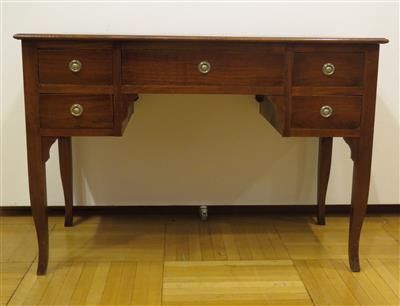 Freistehender Schreibtisch in englischer Stilform, 20. Jahrhundert - Jewellery, antiques and art