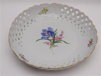 Runde Schale mit durchbrochen gearbeitetem Rand, Meissen, 1978 - Jewellery, antiques and art