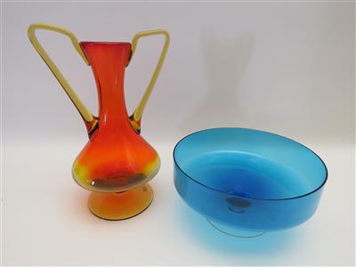 Henkelvase und Fußschale, 20. Jahrhundert - Schmuck, Kunst und Antiquitäten