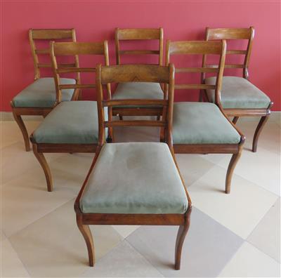 Satz von sechs Sesseln im Biedermeierstil, davon einer original - Schmuck, Kunst und Antiquitäten
