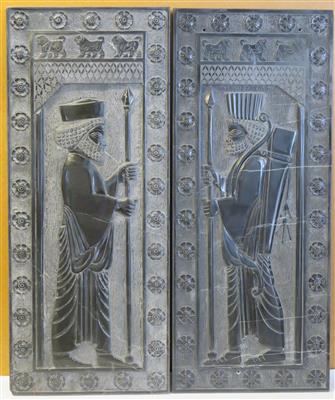 Paar Relieftafeln nach den altpersischen Reliefs im Palast von Persepolis, 20. Jahrhundert - Gioielli, arte e antiquariato
