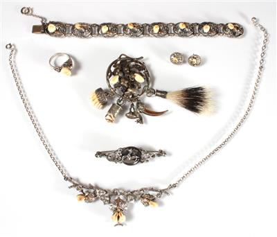 Trachtenschmuck mit Grandeln 7 Stück, - Jewellery, antiques and art