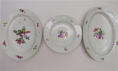 Zwei ovale Platten, ein Teller, Wiener Porzellanmanufaktur, um 1800 - Gioielli, arte e antiquariato