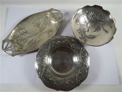 1 Obstaufsatz, 1 Obstschale (um 1900) und 1 Schale mit Kugelfüße - Gioielli, arte e antiquariato