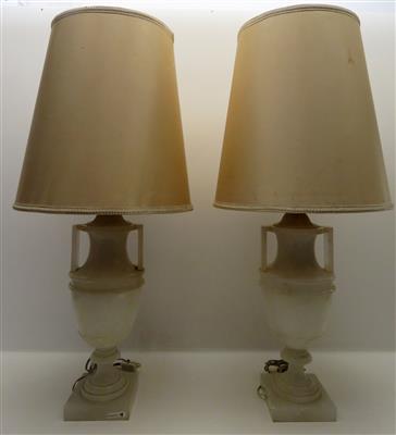 Paar große neoklassizistische Tischstandlampen, 20. Jahrhundert - Schmuck, Kunst und Antiquitäten