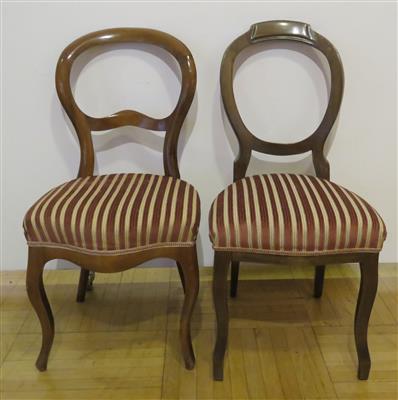 Zwei unterschiedliche Medaillon-Sessel, 19. Jahrhundert - Klenoty, umění a starožitnosti