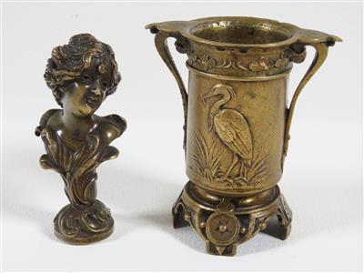 Petschaft (W. S.) Frauenbüste und kleiner Kerzenhalter, Vase um 1900 - Umění, starožitnosti a šperky