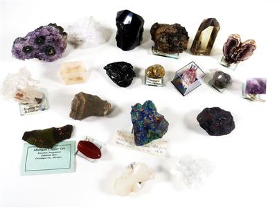 20 verschiedene kleine Mineralien - Minerals and fossils