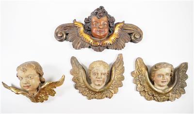 Vier verschiedene geflügelte Engelsköpfe, teils frühes 19. Jahrhundert und später - Umění, starožitnosti a šperky