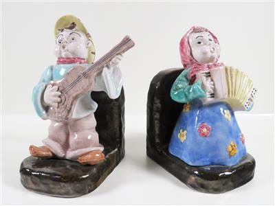 Paar Musikanten-Buchstützen, Linzer Keramik, 2. Drittel 20. Jahrhundert - Art, antiques and jewellery