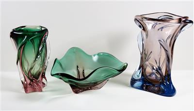 Vase und Vase mit Schale, wohl Böhmen, Glasmanufaktur Beranek?, Skrdlovice, 3. Viertel 20. Jahrhundert - Klenoty, umění a starožitnosti