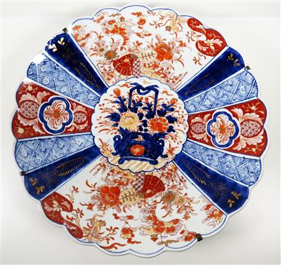 Großer Imari-Teller, Japan 19. Jahrhundert - Jewellery, antiques and art