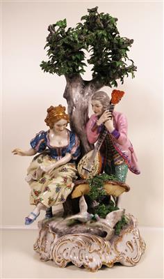 Galantes Paar mit Laute und turtelnden Tauben unter Baum, Passau, Anfang 20. Jahrhundert - Gioielli, arte e antiquariato