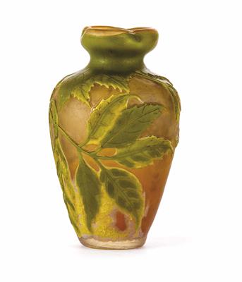 Kleine Vase mit Eschenahorn, Emile Gallé, Nancy um 1904/06 - Glas, Porzellan und Keramik