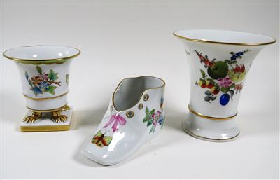 2 kleine Vasen, 1 Schuh, Herend, Ungarn 2. Hälfte 20. Jahrhundert - Klenoty, umění a starožitnosti
