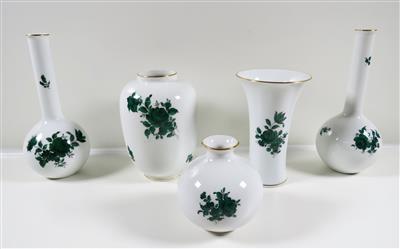 Paar und drei Vasen, Augarten, Wien 2. Hälfte 20. Jahrhundert - Klenoty, umění a starožitnosti