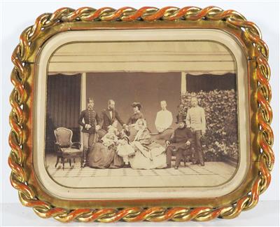 Historisches Foto um 1860 der Familie von Kaiser Franz Joseph in privatem Kreis