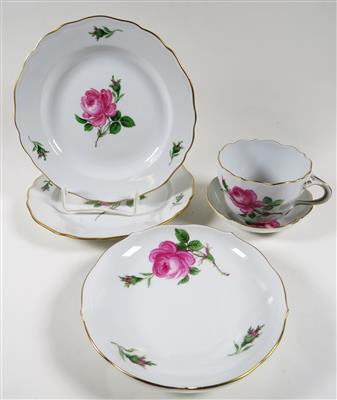 Tasse, 2 Untertassen, 2 Dessertteller, Meissen, 2. Hälfte 20. Jahrhundert - Schmuck, Kunst und Antiquitäten