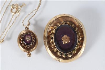 Brosche und Anhänger an Halskette - Jewellery, antiques and art