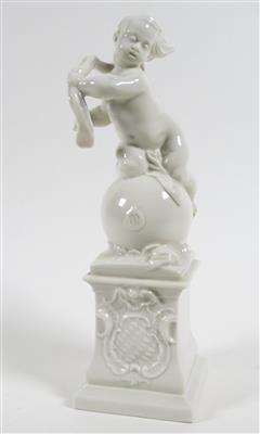 Putto als Fortuna, Entwurf Franz Anton Bustelli um 1755/57, Ausführung Nymphenburg, 20. Jahrhundert - Schmuck, Kunst & Antiquitäten