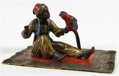 Bronzeskulptur - Araber mit Papagei auf Teppich, wohl Wien, 20. Jahrhundert - Klenoty, umění a starožitnosti