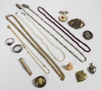 Modeschmuck, u. a. Medaillons, 2 Ringe, etc. - Aus dem Nachlass SEPP FORCHER