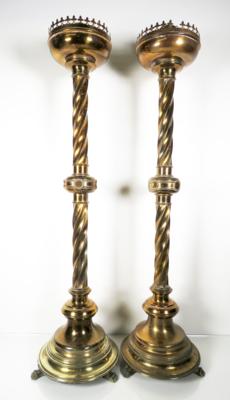 Paar Kerzenleuchter im modifizierten gotischen Stil, 19. Jahrhundert - Antiques, art and jewellery