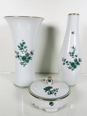 2 Vasen, 1 Bonbon-Dose, Augarten, Wien, 2. Hälfte 20. Jahrhundert - Schmuck, Kunst & Antiquitäten