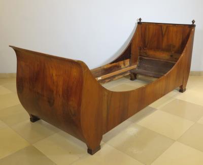 Biedermeier Bett, ursprünglich 1. Hälfte 19. Jahrhundert - Schmuck, Kunst & Antiquitäten