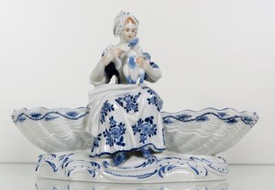 Köchin zwischen zwei muschelförmigen Gewürzschalen, Entwurf Michel Victor Acier 1768-70, Meissen, 1991 - Gioielli, arte e antiquariato