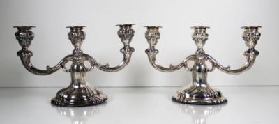 Paar dreiflammige Kerzenleuchter im neoklassizistischen Stil - Wilhelm Binder, Schwäbisch Gmünd - Klenoty, umění a starožitnosti