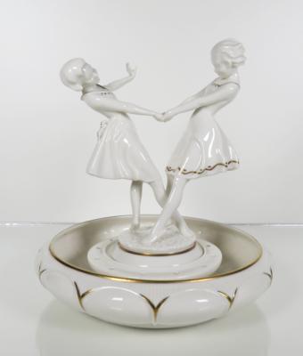 Blumensteckschale mit Reigenspiel (zwei tanzende Mädchen), - Jewellery, antiques and art