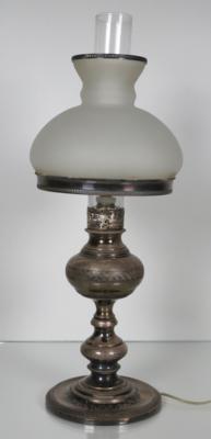 Silber-Tischlampe in Form einer Petroleumlampe, Anfang 20. Jahrhundert - Nábytek a interiér