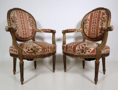 Paar Medaillon-Armlehnsessel im Louis XVI-Stil, Ende 19. Jahrhundert - Möbel und Interieur