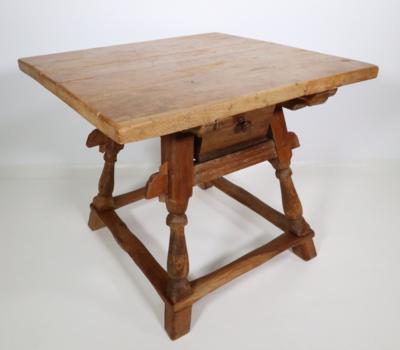Bauerntisch sog. Jogltisch, unter Verwendung verschieden alter Teile, um 1800 und später - Mobili e interni