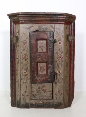 Bäuerliches Eckhängekästchen, Alpenländisch, 17./frühes 18. Jahrhundert - Furniture and interior