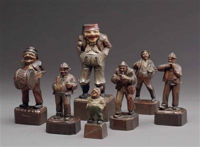 7 humoristische Tiroler Holzstatuetten um 1900 - Christmas-auction Furniture, Carpets, Paintings