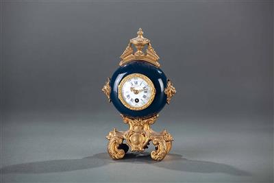 Pendule im Louis-Quinze-Stil, von Konrad Felsing, Hof-Uhrmacher in Berlin um 1900 - Velikono?ní aukce