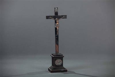 Kleines Tischstandkruzifix der Biedermeierzeit um 1830/40 - Asta di pasqua (arte e antiquariato)